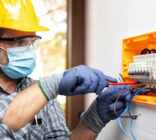 8-Benefits-of-Electrical-Contractors-for-Your-Company-Featured-min